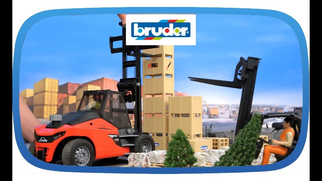 Heavy Lifting in Style! Linde HT160D Stacker with Pallets & Cages | Bruder Toys item no. 02513