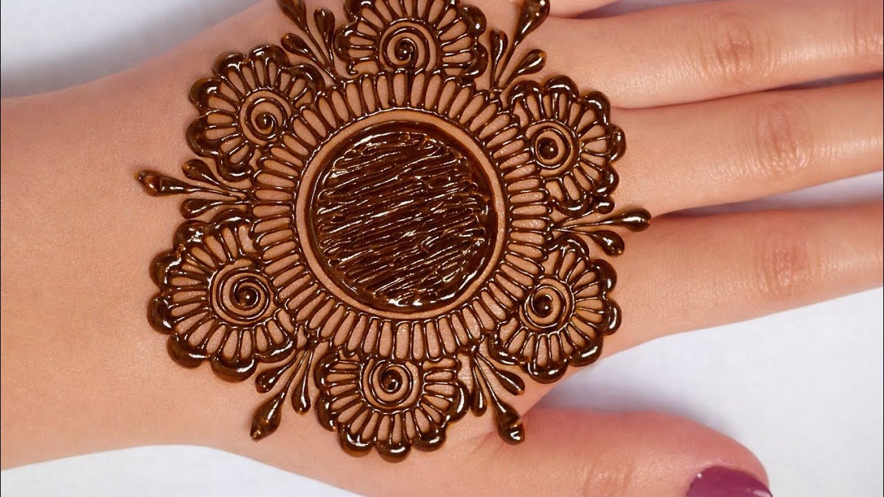 Новейший дизайн мехенди с золотыми тикками на тыльной стороне ладони | Простые и стильные узоры м...