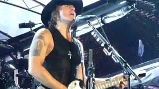 Miniatura de "Wanted Dead Or Alive & In These Arms - Bon Jovi live in Udine, Italy (July 17, 2011) w/ choreography"