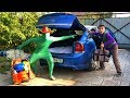 Mr. Joe with Suitcase VS Green Man on Opel Vectra OPC in Cool Race for Kids