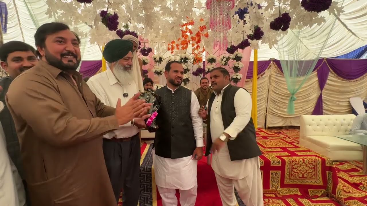 Anjum Saroya de ghar da viyah ty   waleema ty Canada toon aay Sardar  bane ucheche prone