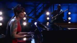 Miniatura de vídeo de "Beth Hart - Bang Bang Boom Boom (Music and Bands @ TeamCoco.com - April 16, 2013)"