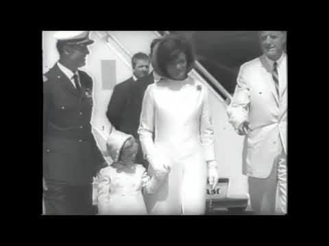 Rare 1962 Footage: Jacqueline Kennedy and Young Caroline's Italian Vacation
