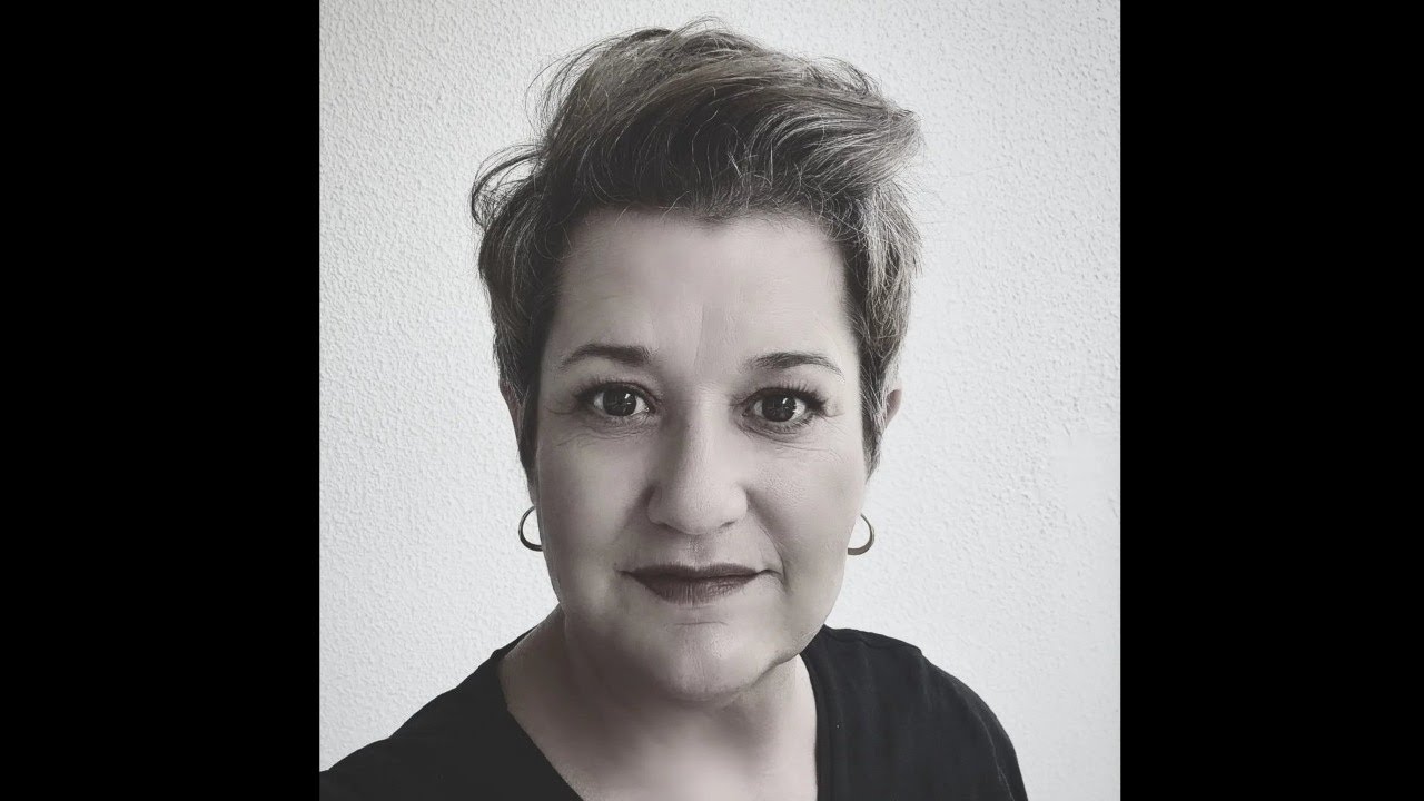 Raenn Kay (Life Coach, Mindset Mentor) joins us in our live chat room ...