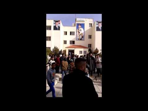 طلبة في مادبا يحتجون على عقد امتحان التوجيهي مرة واحدة