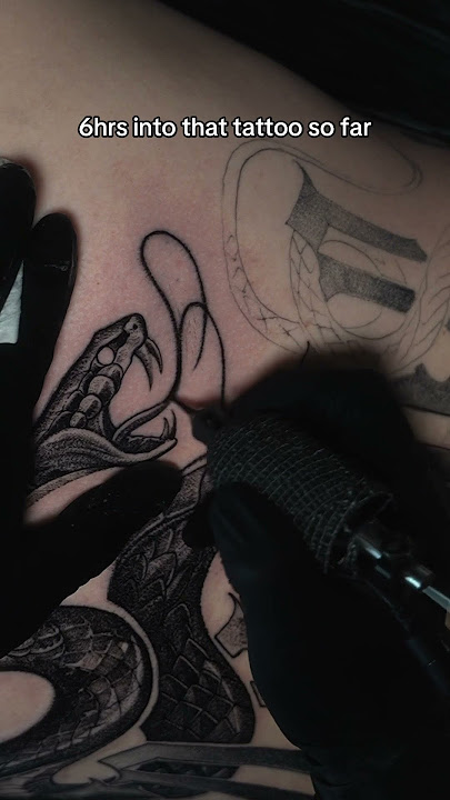 Snake tattoo on his back with 3rl #tattoo #tattooartist #tattoofun #tattoogallery