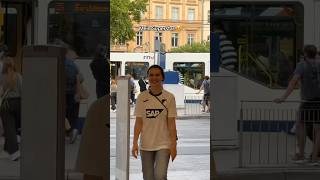 Louisa macht Bilder mit Fans #imani #Nadel #naderjindaoui #louisajindaoui #louisa #nidal #nidalo