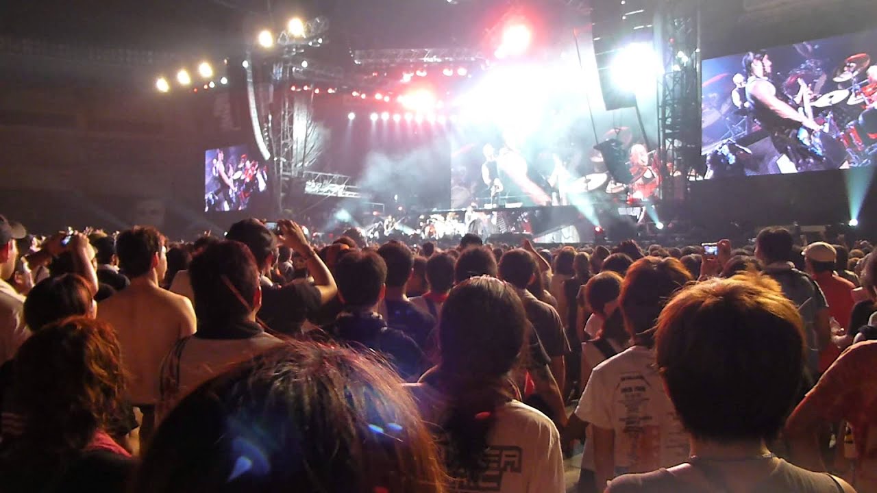 Metallica - Seek And Destroy (end of show) - Summer Sonic Tokyo