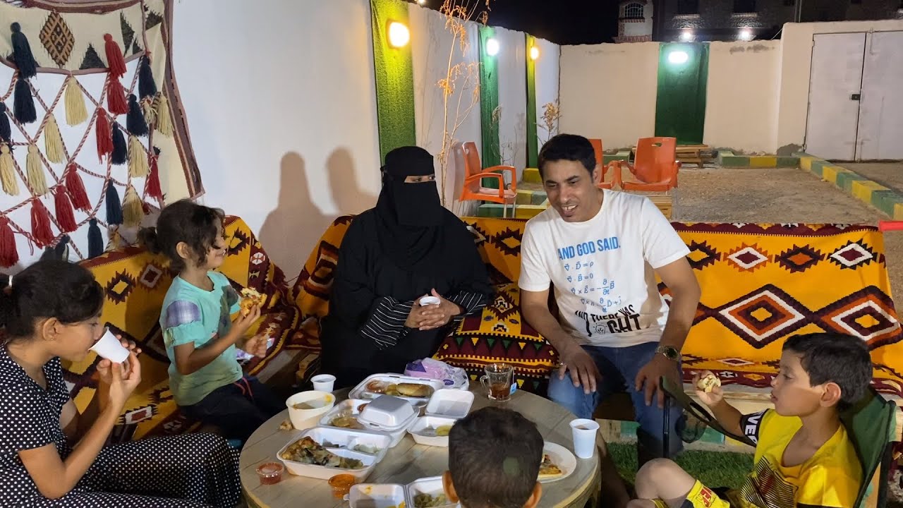 روتين مع  تنظيف مع لعب. يوم جميل وبسيط