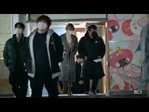 [4K] 20201207 주니엘(JUNIEL) (시적화자 서아) - 네이버 NOW. 6시 5분전 퇴근길 직캠