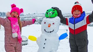 Gaby y Alex se divirtieron en la nieve |  Vídeo para niños