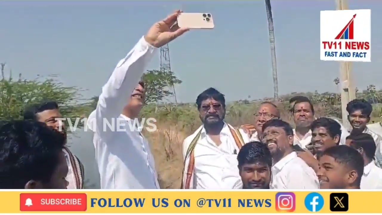 Former Irrigation Minister Harish Rao Selfie With Kaleshwaram Water