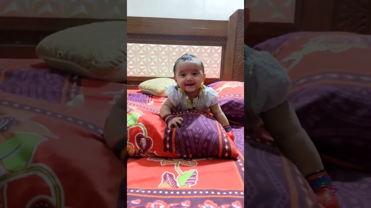 Baby first caroling training 😁- शिशु का पहला कैरोलिंग प्रशिक्षण