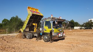 น้องใหม่โท1มาแล้วไปชมกันเลย Dump truck Excavator