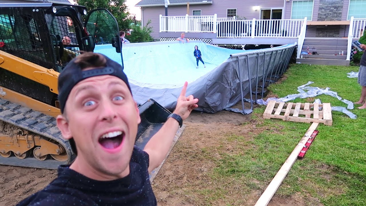 ⁣BUILDING HUGE FOAM PIT/POOL!!