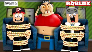 Çılgın Büyükbaba Çıldırdı!! Ondan Kaçıyoruz - Panda ile Roblox ESCAPE EVIL GRANDPA