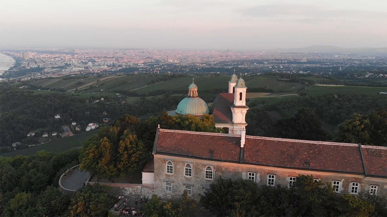 Der Leopoldsberg bei Wien in 4K aus der Drohnenperspektive