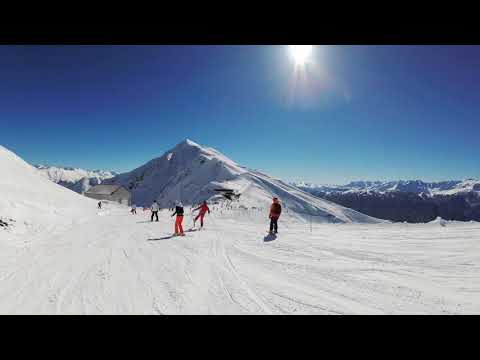 Video: Auf Krasnaya Polyana Haben Snowboarder Eine Sonnensäule - Alternative Ansicht
