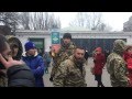 В Киеве толпа боевиков в камуфляже набросилась на коммерсанта, отказывающегося платить взятку