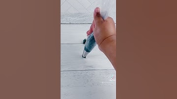 Piping Buttercream using Wilton Tip 2D #shorts #cakedecorating #buttercream #cake