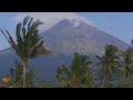 Mont agung  les habitants refusent de rentrer chez eux