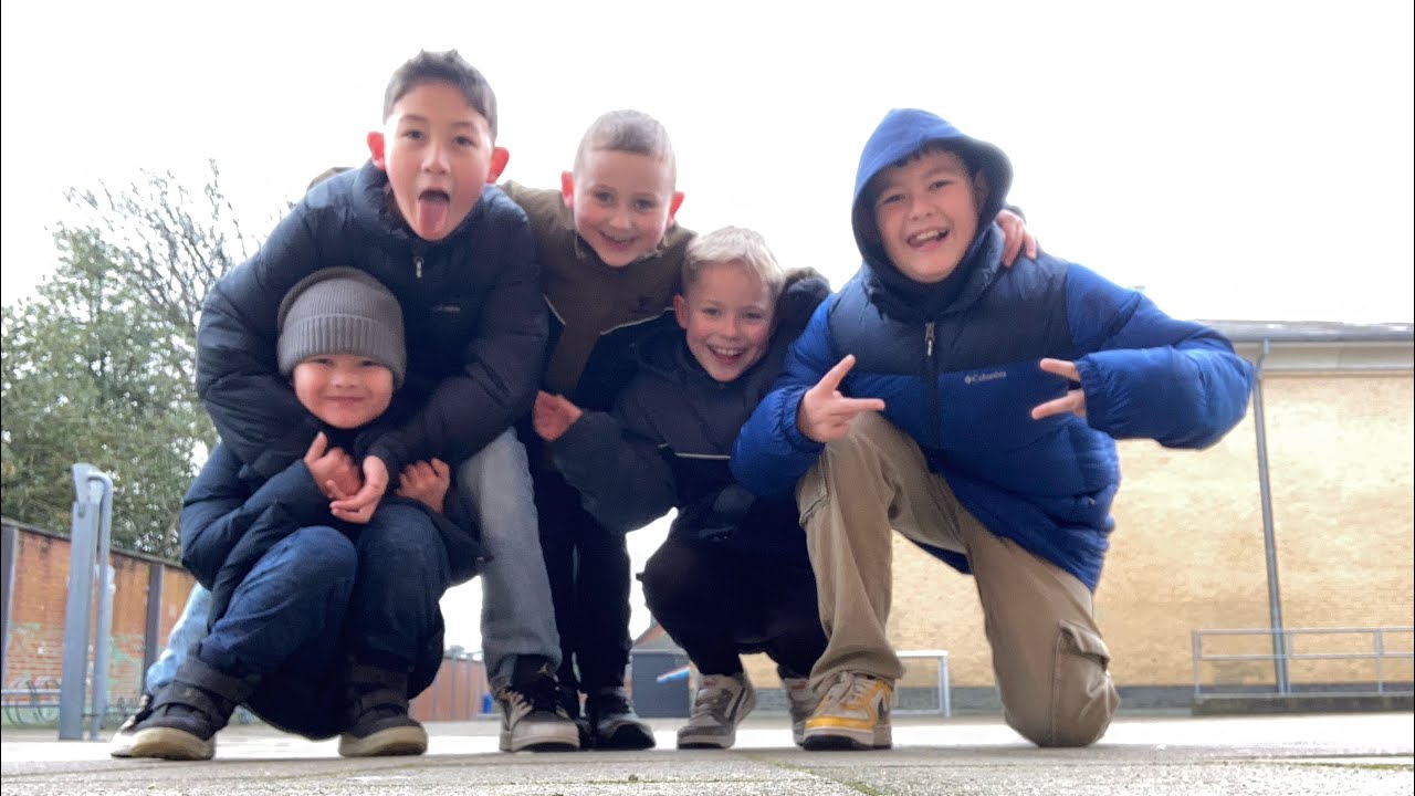 Fangeleg om 100  Kroner alene på en skole!!!