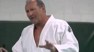 HILARIOUS!!! Ed O'Neill Talks about his VERY First Gracie JiuJitsu Lesson