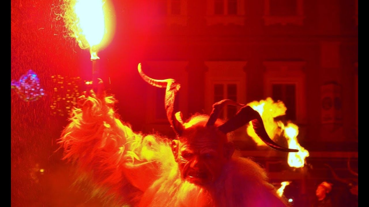 Событие Krampus в Граце - Австрия - пугающее зрелище монстров