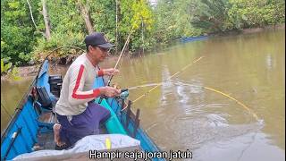 Hampir saja joran jatuh,berkali-kali dua joran disambar,sampai box ikan tak muat
