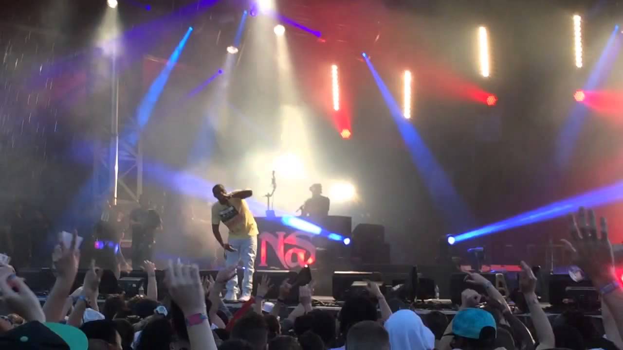 Nas - It Ain't Hard To Tell / Michael Jackson mashup Human Nature (live at Osheaga 2015)