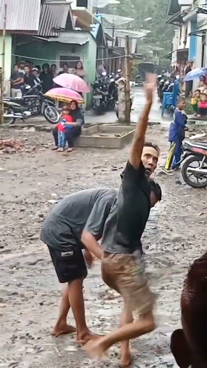 kesurupan reog‼️👺 hujan hujanan #shorts