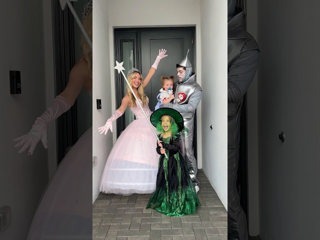Spooktacular Family Halloween Costume Ideas! 3 sddefault