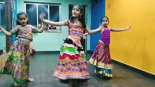 Mungda / Total Dhamaal / Sonakshi sinha/ Best Kids Dance Choreography by Binod Sir Mj Dance Academy Resimi