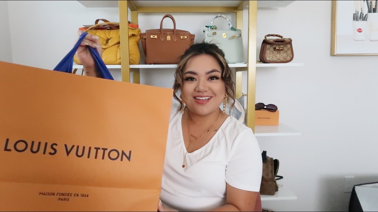 Louis Vuitton Unboxing!  What's in my bag? 