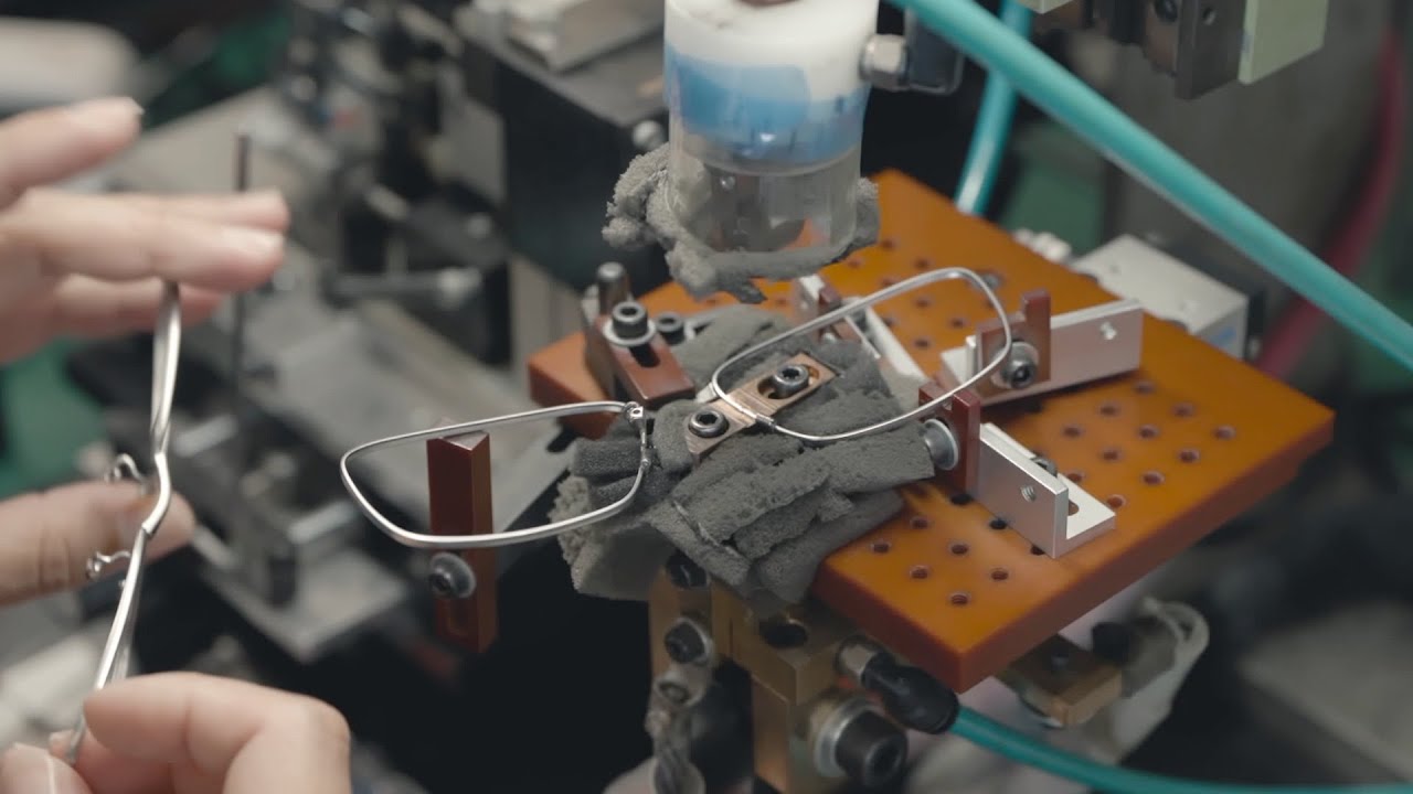 聖地・鯖江のメガネ工場で目の当たりにした「モノづくりの真髄」【工場ASMR】