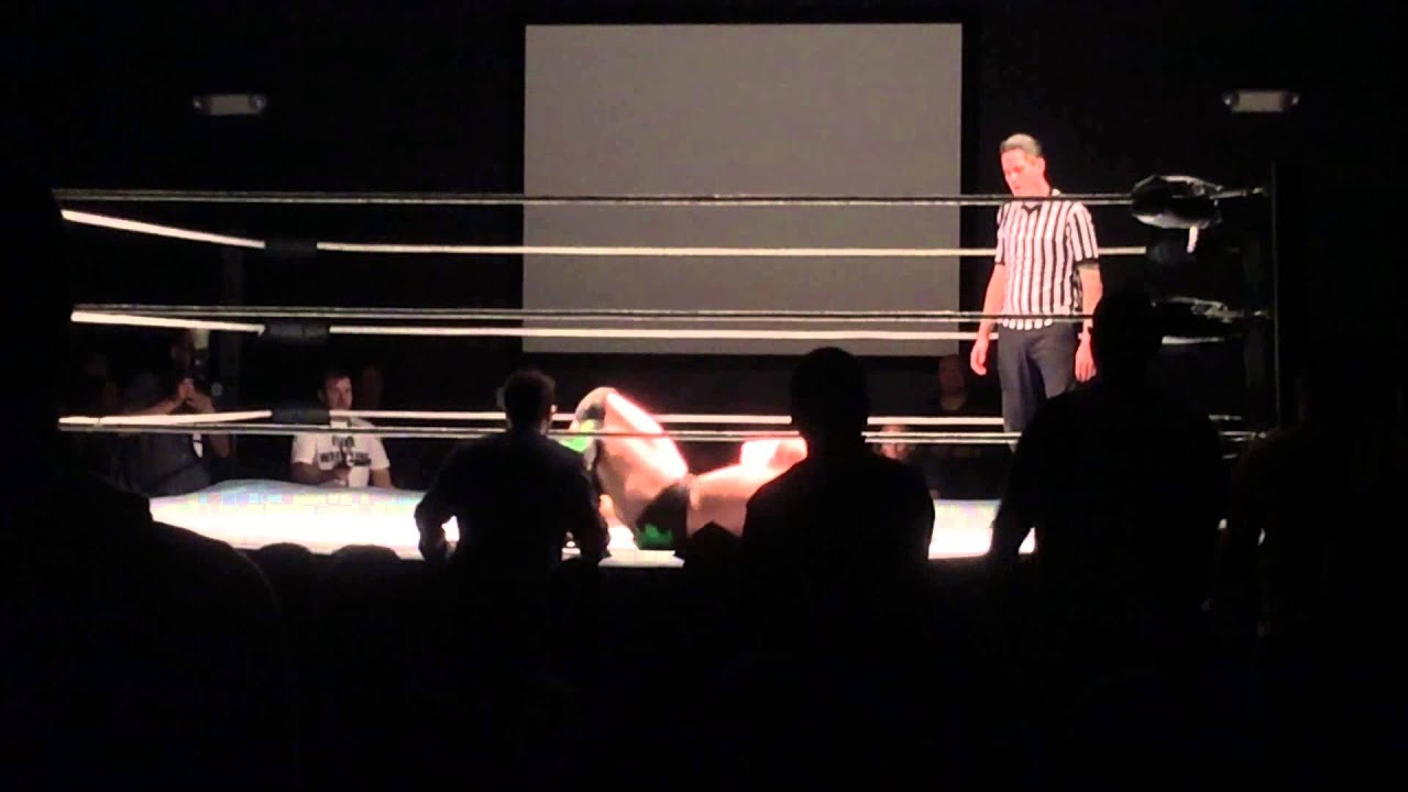 Brian Cage vs Drew Galloway