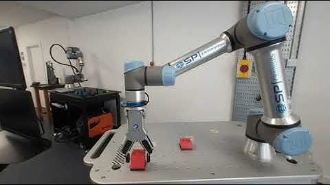 VR 180 3d Cobot training at Dundee and Angus college