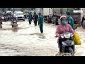 Mưa lớn, triều cường, dân Đồng Nai sáng sớm bì bõm lội nước đi làm
