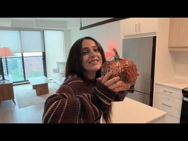 decorating my girl apartment for fall (for the first time)