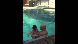 Papa Swims With Me Beli เดกสองภาษา