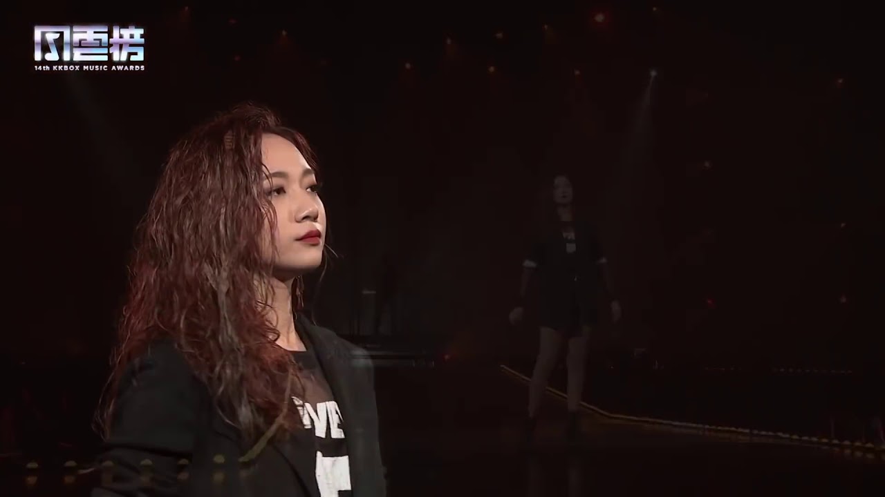 Different World - Julia Wu 吳卓源