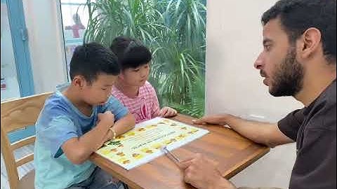 Tiếng Anh Giao Tiếp Phan Thiết: Adam and Lucie practice talking about Prepositions of places