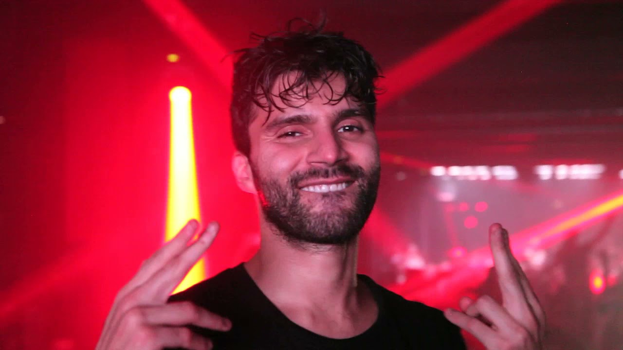 Смотреть «What is Touring REALLY Like? Musicians Discuss Life on the Road» на YouTube Смотреть «What is Touring REALLY Like? Musicians Discuss Life on the Road» на YouTube