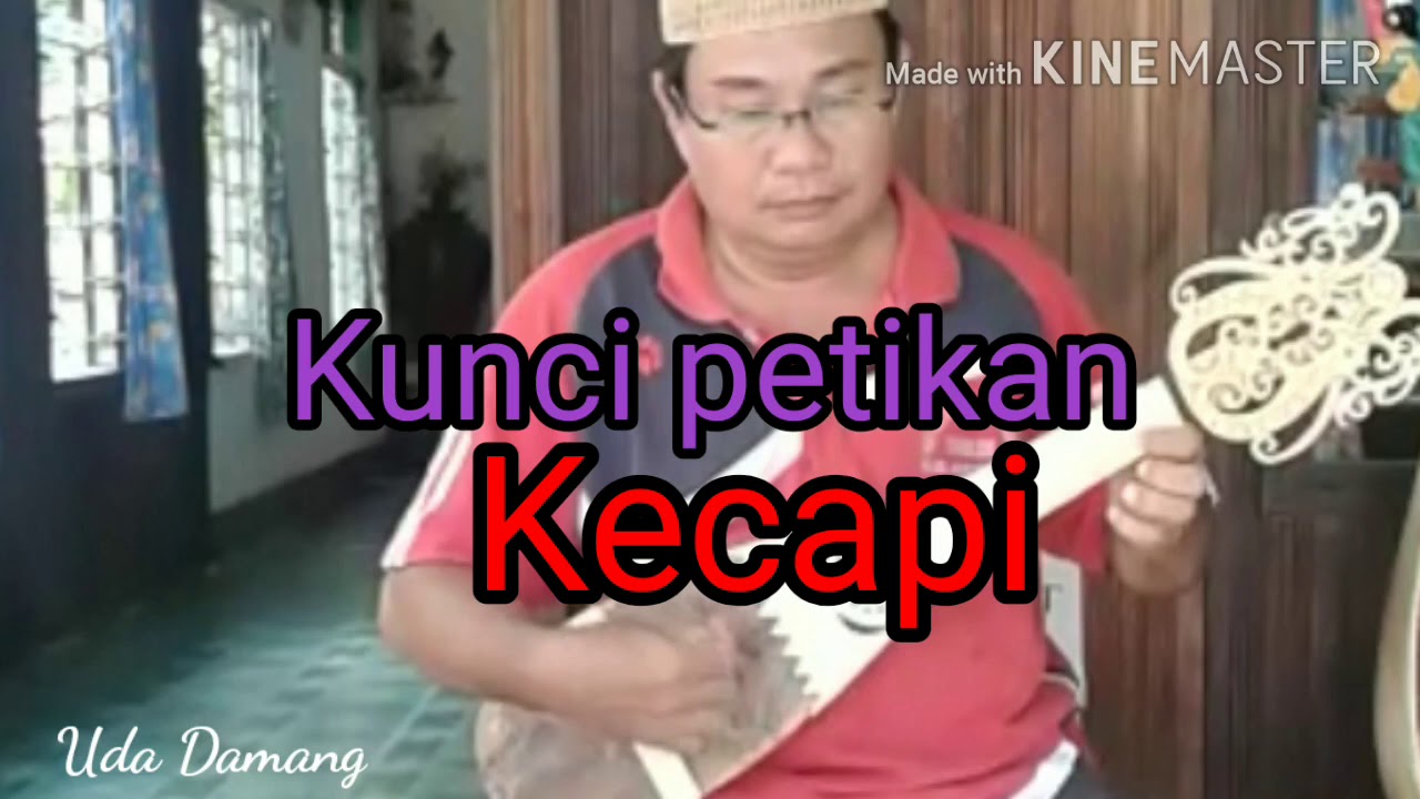 Belajar kuci petikan kecapi Dayak kalteng