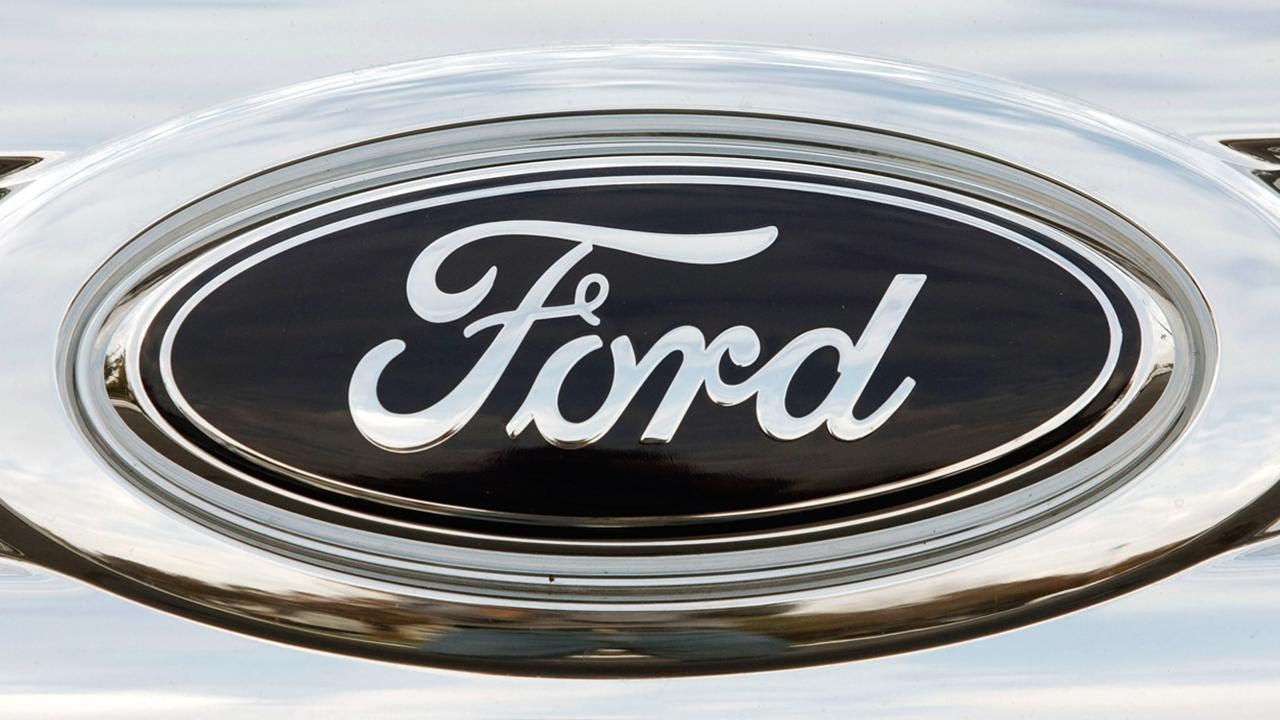Ford’s CFO Bob Shanks Has High Hopes 2016 Will Be a Great Year