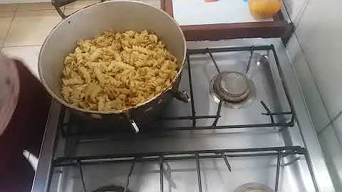 Como esquentar o macarrão?