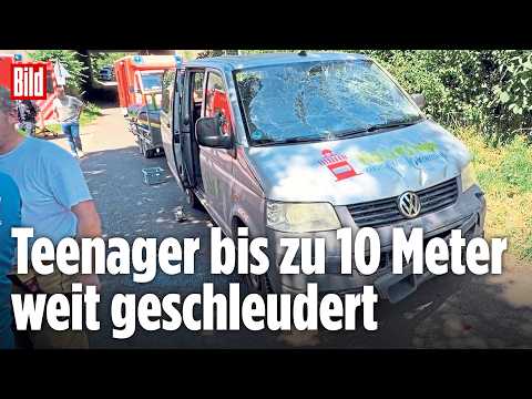 Nordrhein-Westfalen: Drei Jugendliche auf E-Roller stoßen mit VW-Transporter zusammen