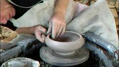 SIMON LEACH - Throwing & faceting bowl