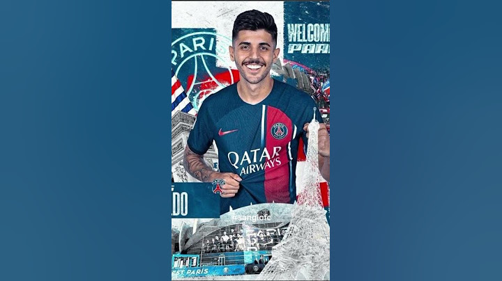 Torcida do PSG grita "olé" a cada toque na bola de Lucas Beraldo no Estádio.