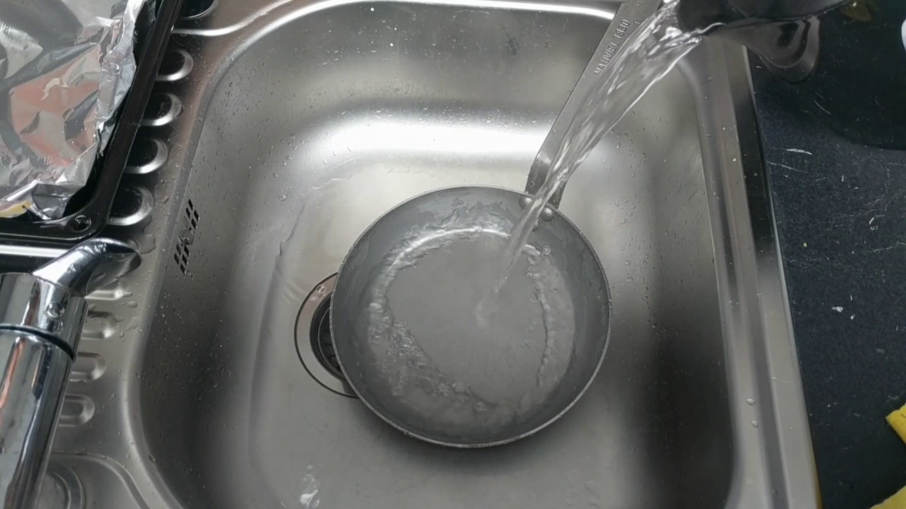 Seasoning a Mauviel M'STEEL carbon steel pan - oven method - YouTube